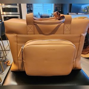 BRAND NEW - Monos Metro Duffel - Vegan Leather Saddle Tan